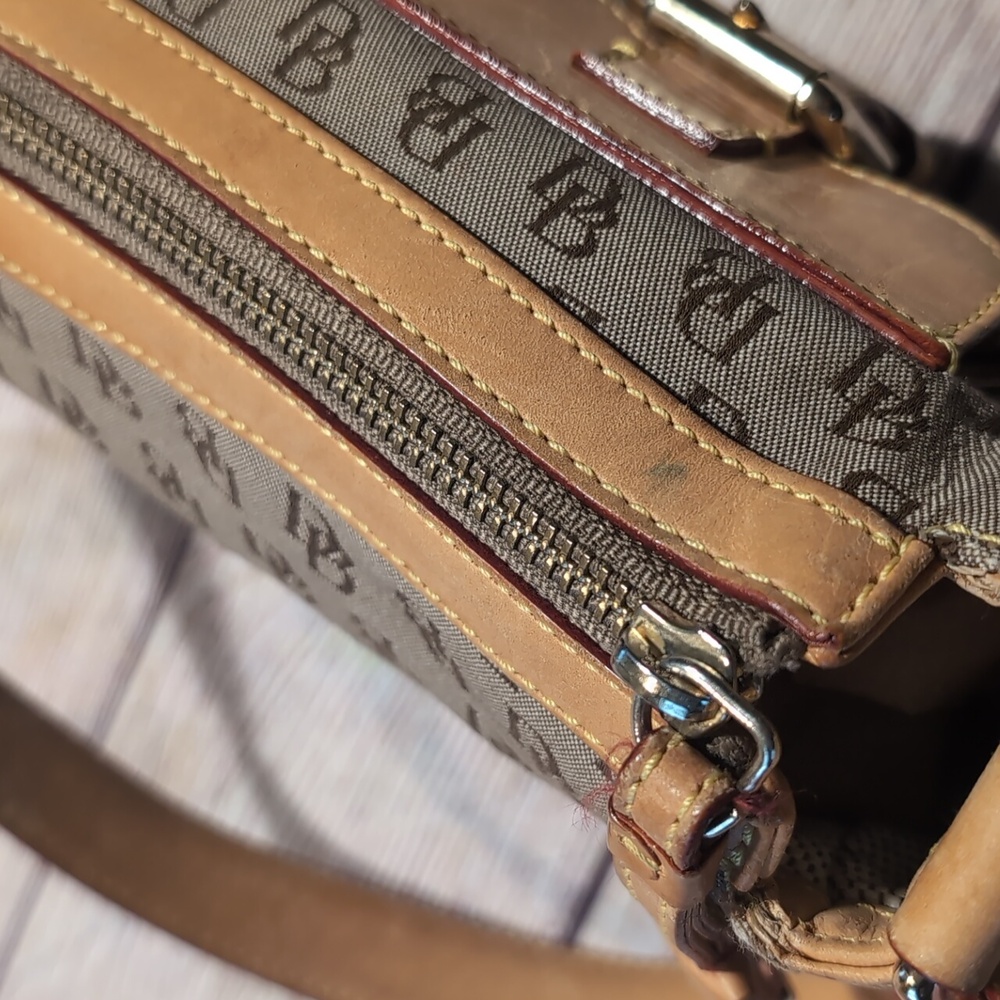 Dooney & Bourke Signature Light Brown Double Buckle Pockets Hobo Shoulder Purse - Picture 12 of 16